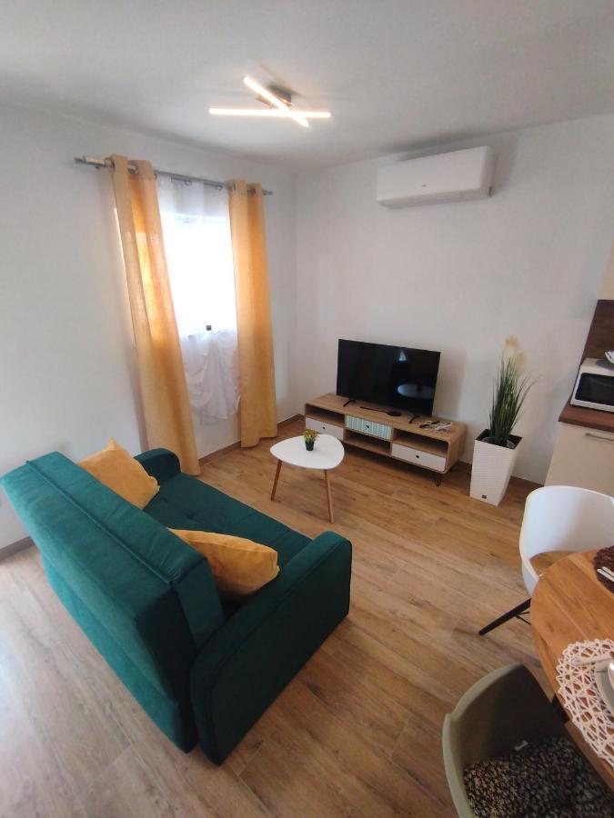 רוביני Apartment Jal מראה חיצוני תמונה